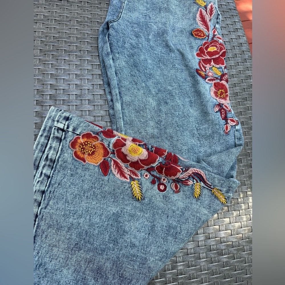NWT Blue Velvet Wide Leg Jeans with Red & Yellow Floral Embroidery! Size L